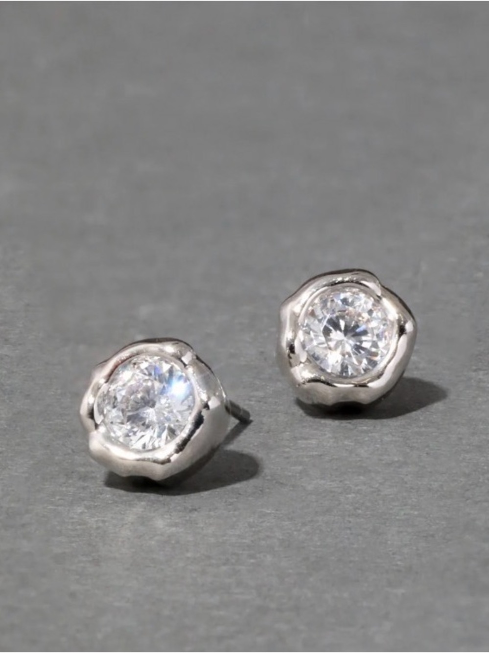 NEW Asterales Molten Bezel Solitaire Stud Earring Silver Clear C Z SB18